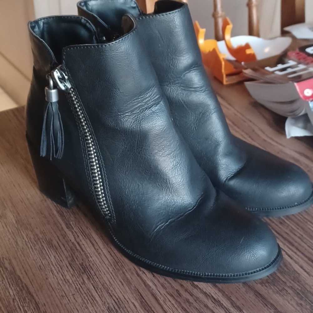 Diba Womens Sz 7.5M Black Ankle Boots Side Zip Heels Casual Faux Leather Work